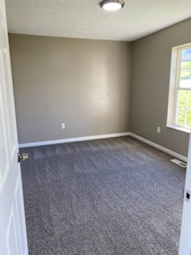 Building Photo - 3 bedroom 2 bath home in Maple Ridge Heigh...