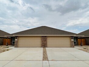 Building Photo - New 3/2/2 Duplex in Northwest Lubbock