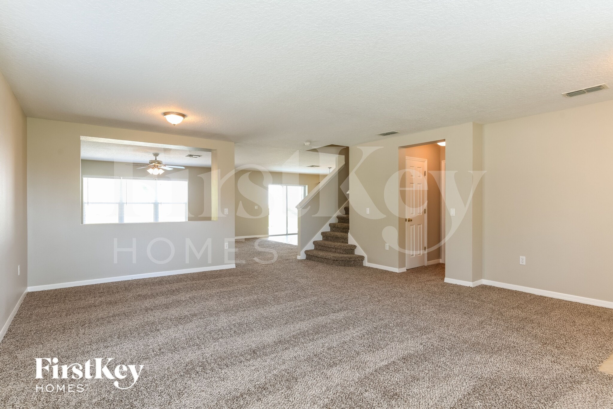 Building Photo - 300 Aster Dr