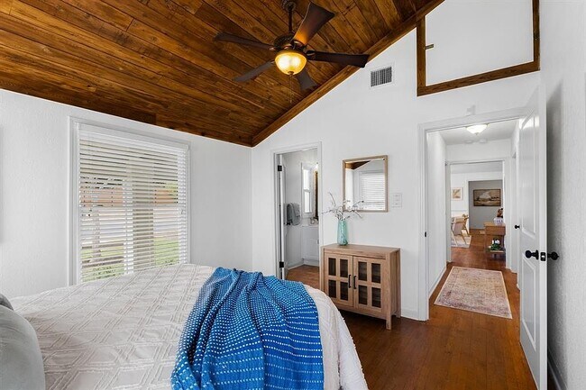 Building Photo - 5101 Balcones Dr