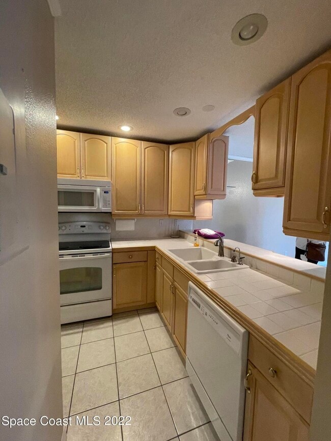 Building Photo - 1425 Malibu Cir NE