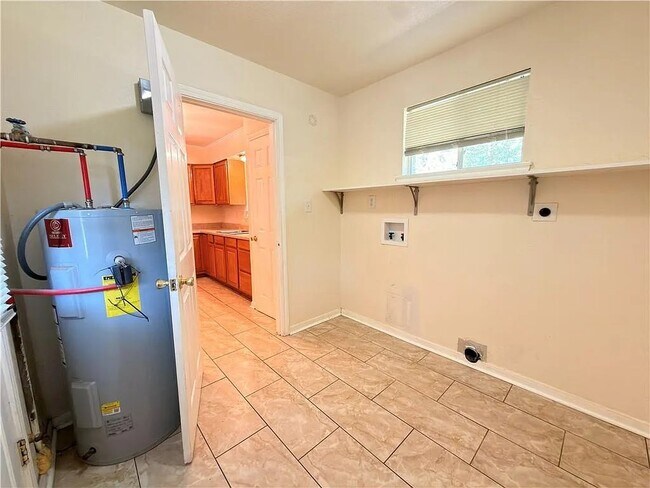 Building Photo - 3236 Reine Ave