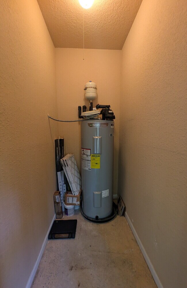 Building Photo - "September Rent Free! - Beautiful 2/2 Southside Condo On Gate Parkway with Lots of Amenities!"