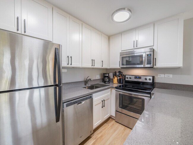 Building Photo - 2140 Kuhio Avenue-SI ID1327716P