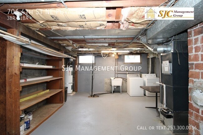 Building Photo - Three bedroom one bath in Downtown Puyallu...