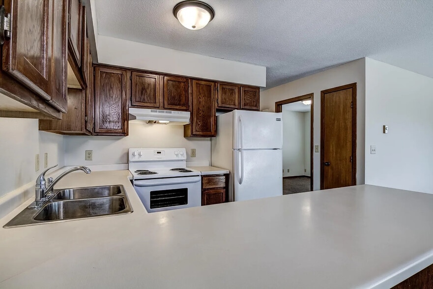 Building Photo - 634 Saxonwood Rd