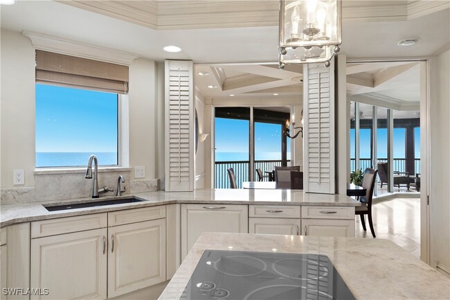 Building Photo - 8473 Bay Colony Dr