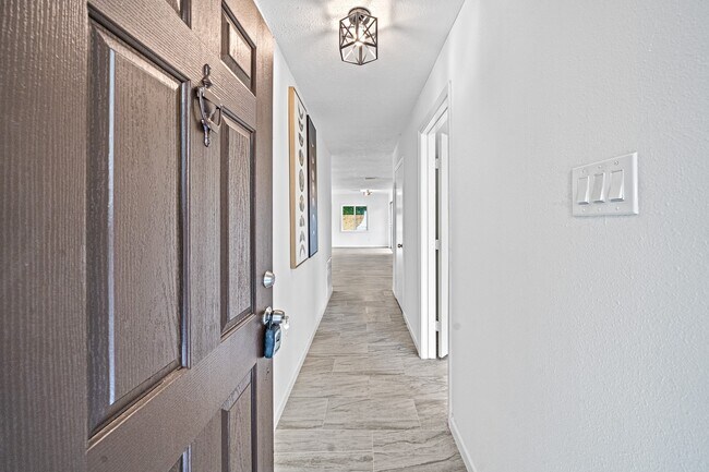 Building Photo - 11823 S Willow Cir
