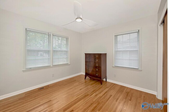 Building Photo - 1610 Chapman Ave NE