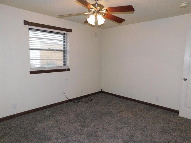 Building Photo - 4813 Woodview Dr