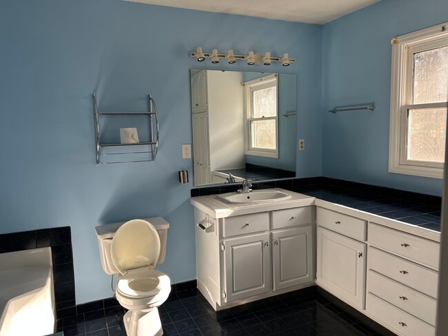 Building Photo - 1745 Zion Hill Rd