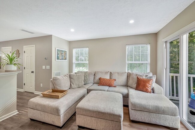 Building Photo - 412 Flintlock Ct
