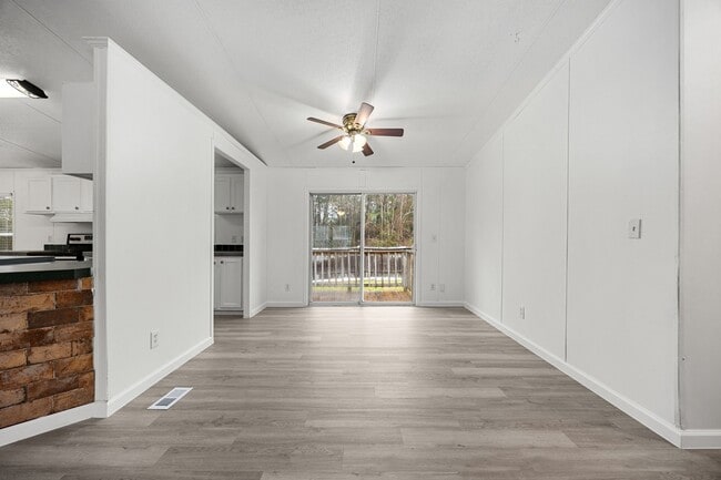 Building Photo - 16330 Hill Country Ct