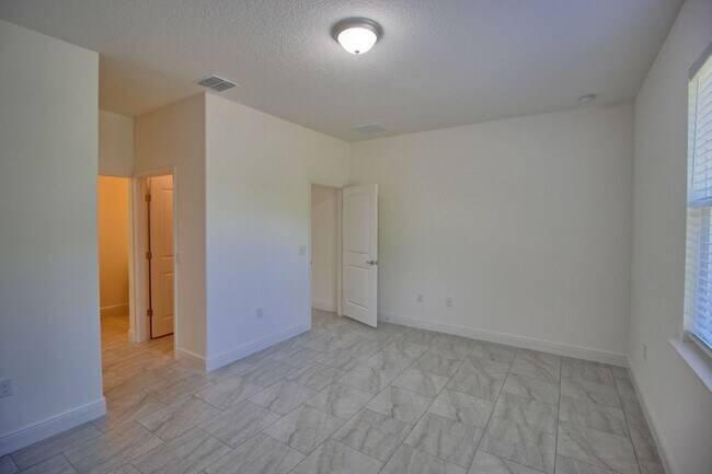 Building Photo - 5054 Marina Dr