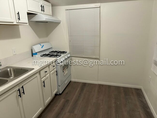 Building Photo - 509 W Olive Ave