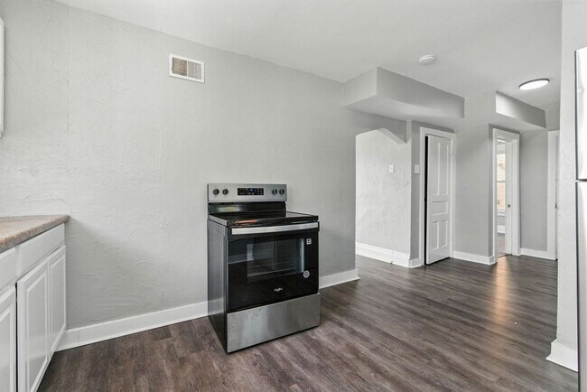 Building Photo - 2200 Milligan Ave