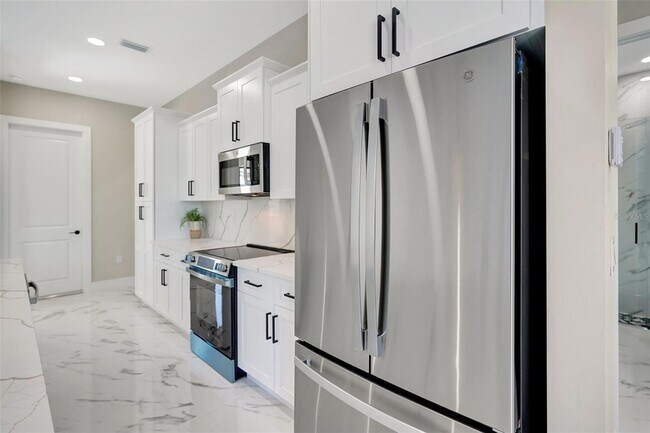 Building Photo - 212 Fairway Rd