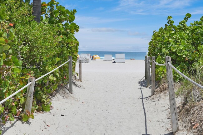 Building Photo - 1623 Collins Ave
