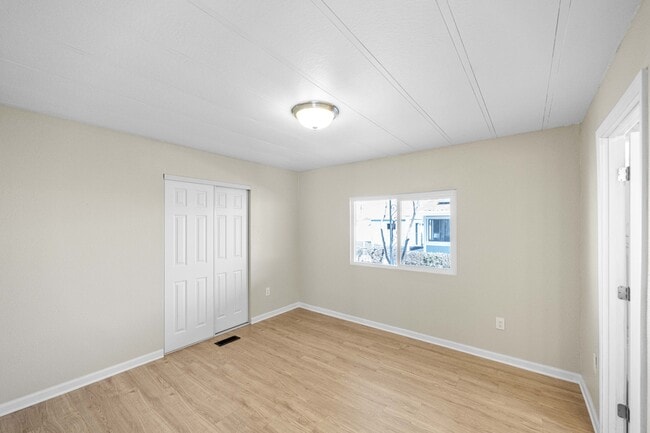 Building Photo - 34830 Lyn Ave