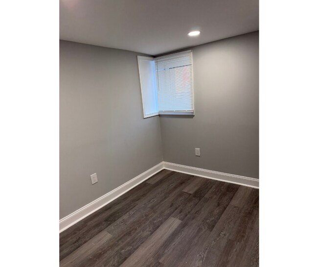 Building Photo - 3317 Ravenwood Ave