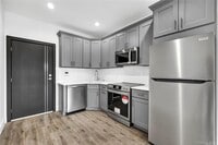 Building Photo - 533 Greenwich St