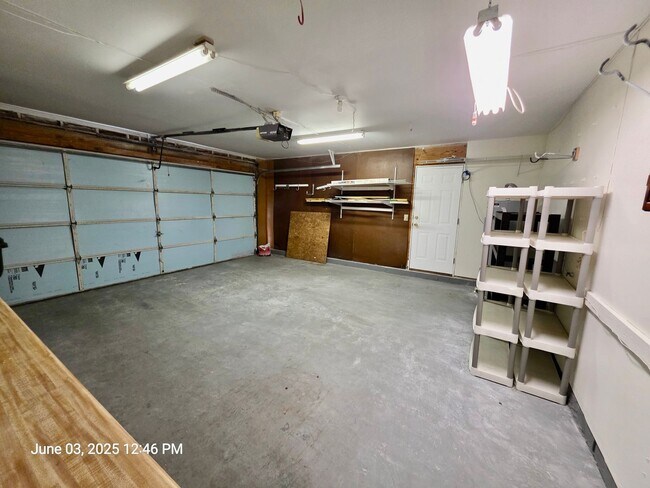 Building Photo - Thoughtfully updated 3 bedroom in Summervi...