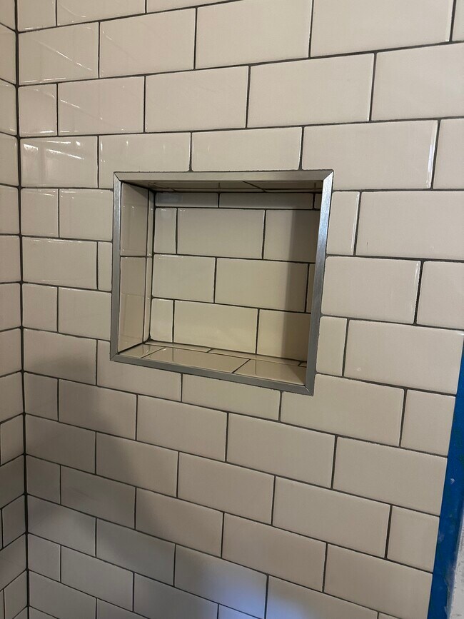New Tile - 959 E Mariposa St