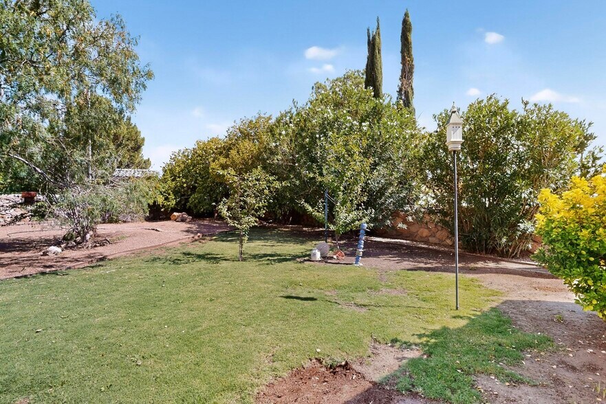 Building Photo - 2004 Vista Lejano