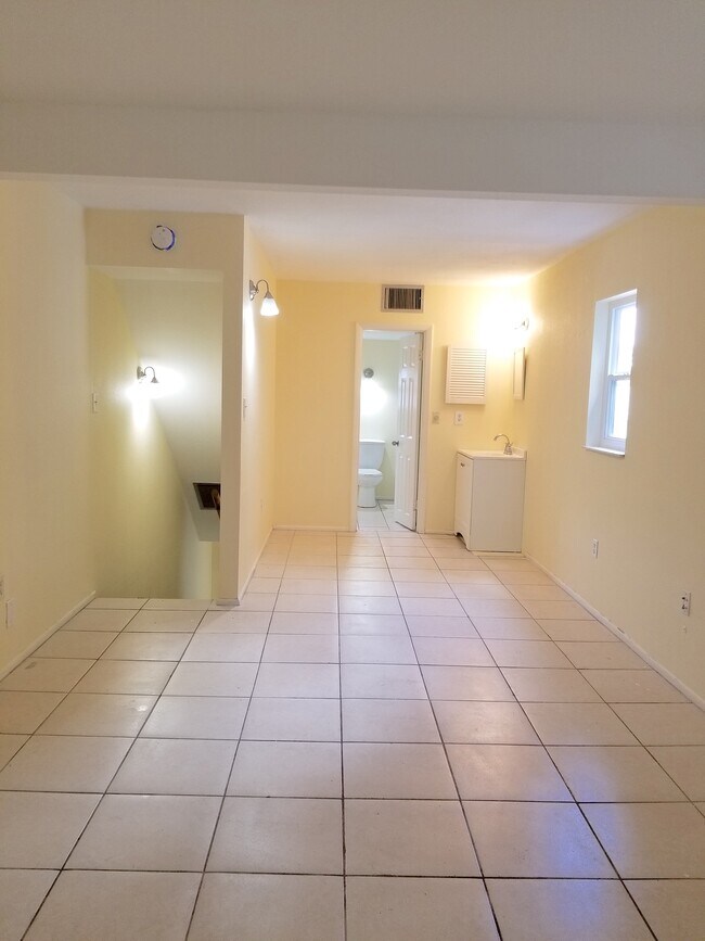 Bedroom/2nd bath - 1118 15th St W