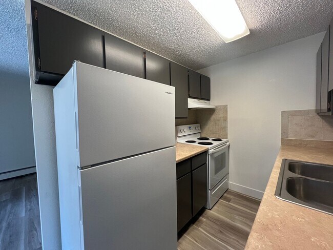 Building Photo - 10th Street Square Apartments