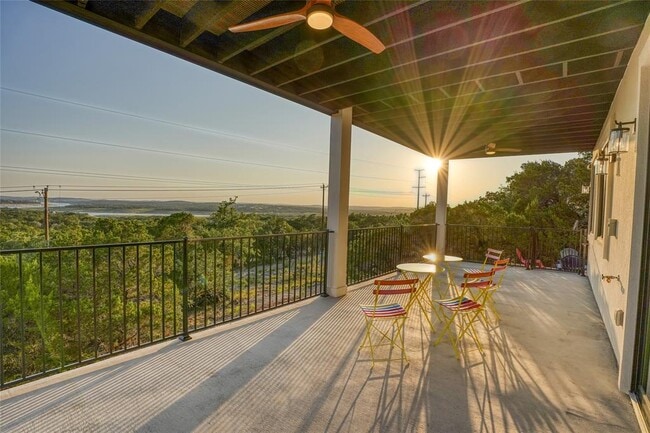 Building Photo - 7002 Deepwood Dr