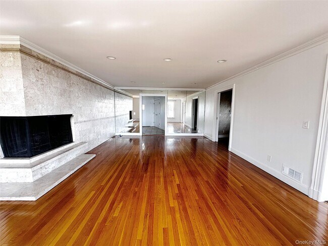 Building Photo - 1090 Bayhead Dr