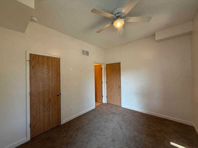 Building Photo - 211 E Lane Ave