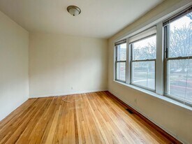 Building Photo - 5103 N Winchester Ave
