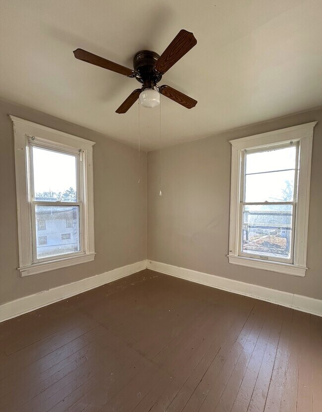 Master Bedroom - 108 E Iroquois St