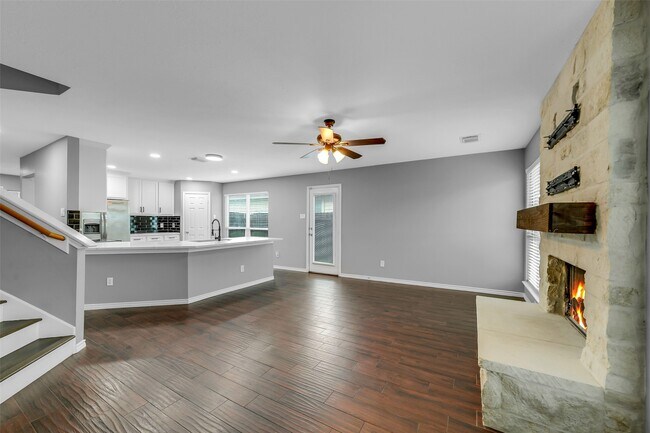 Building Photo - 2214 Shady Pine Dr