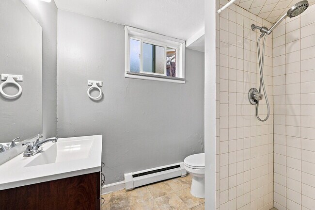 Building Photo - PRICE REDUCED!!  BEST PRICE IN THE AREA FOR 4+BEDROOM  Spacious 4-Bedroom Wheat Ridge Home with F...