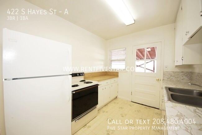 Building Photo - Beautiful Upstairs Apartment Near Downtown...