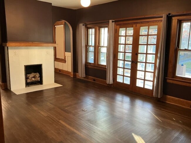 Building Photo - 1914 Hopkins Ave