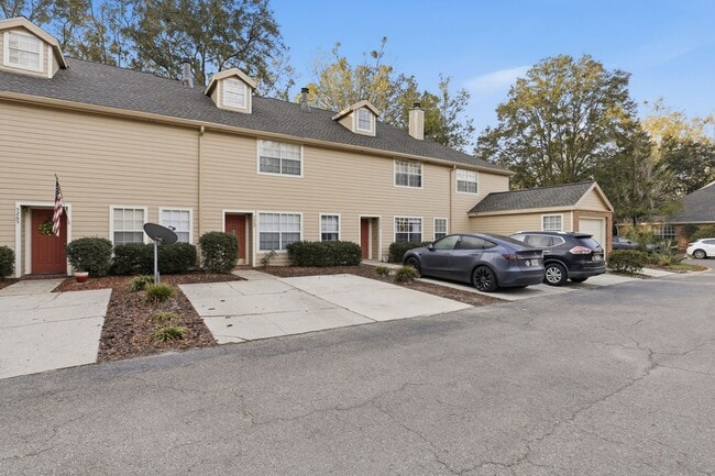 Building Photo - Townhome in Plantation Villas - Haile Plantation