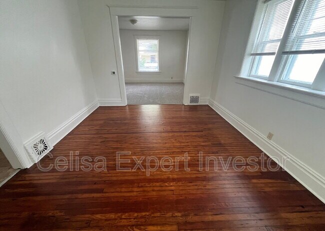 Building Photo - 1209 W Wildwood Ave
