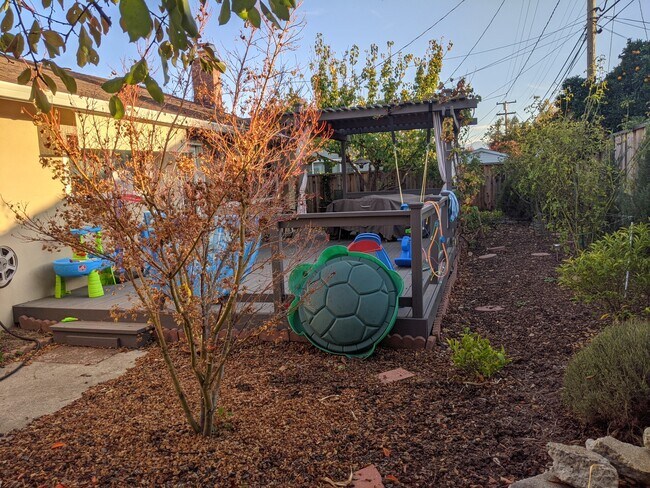 Building Photo - 3437 Gavota Ave