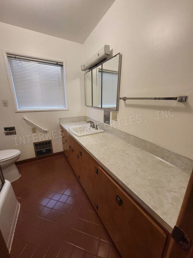 Building Photo - Classic Farmhouse on Murray w/Acreage, Mul...