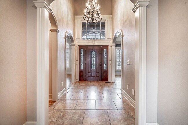 Building Photo - Gorgeous Rogers Home!