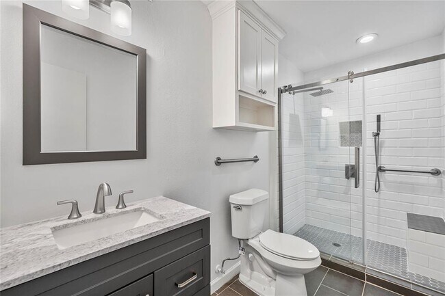 Building Photo - 9400 Doliver Dr