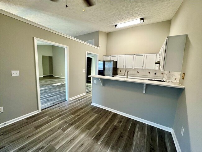 Building Photo - 1255 Avalon Dr