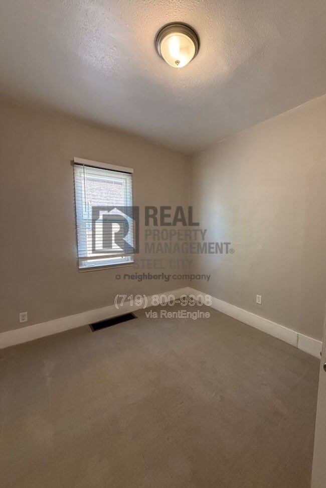 Building Photo - 1411 E Routt Ave