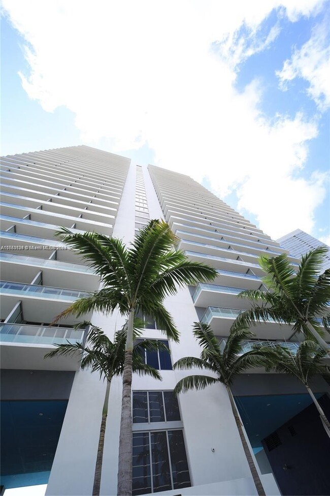 Building Photo - 1300 Brickell Bay Dr