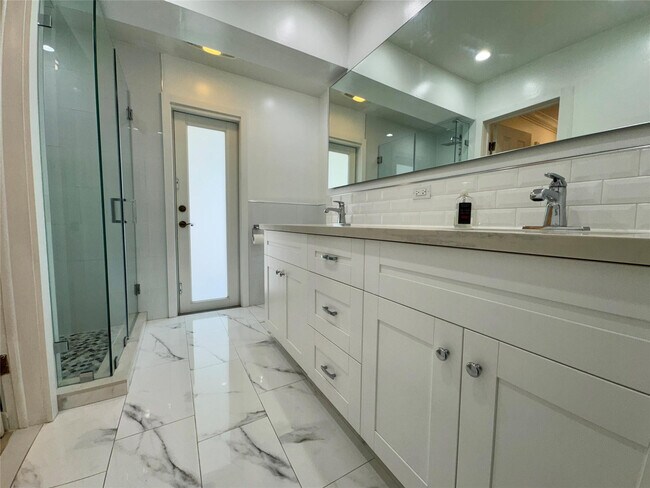 Building Photo - 481 W Tropical Way