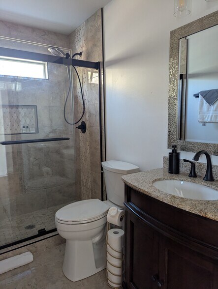 Upstairs bathroom - 3812 James Ed Rd